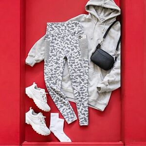 JGX Women’s 1X Gray Camo Leggings High Rise Side Pockets Ribbed Activewear